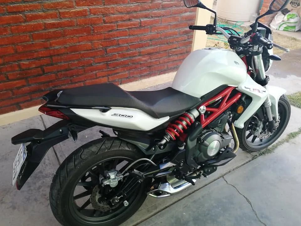 Benelli TNT 300 – foto 2 de 2