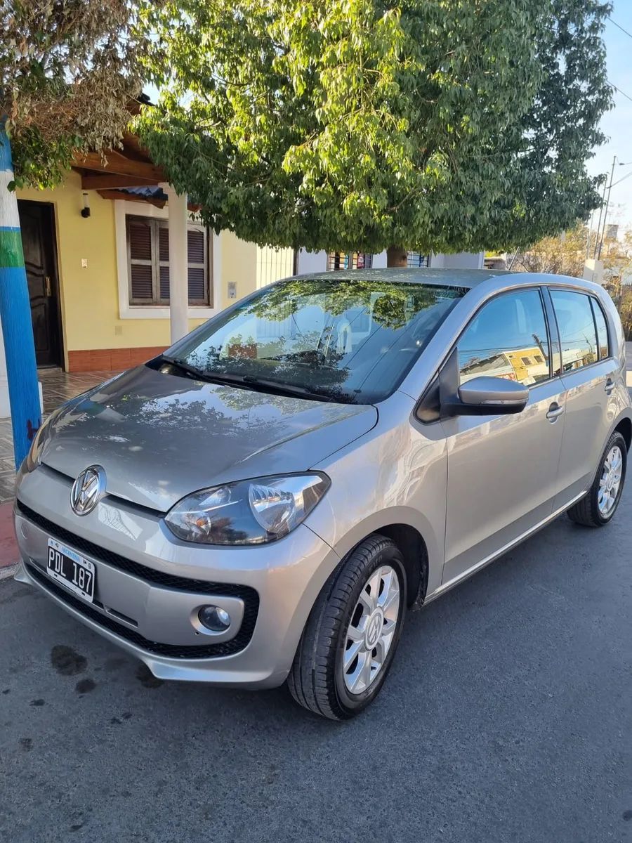 Volkswagen Up! High 1.0 2015 – foto 1 de 4